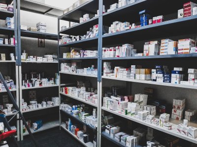 Waarom je medicijn steeds vaker niet leverbaar is
